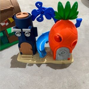 Fisher-Price ImagineX Sponge Bob Blue and Orange Playset with Pineapple House